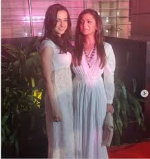 Sanaya Irani and Drashti Dhami Unseen BFF Moments 4