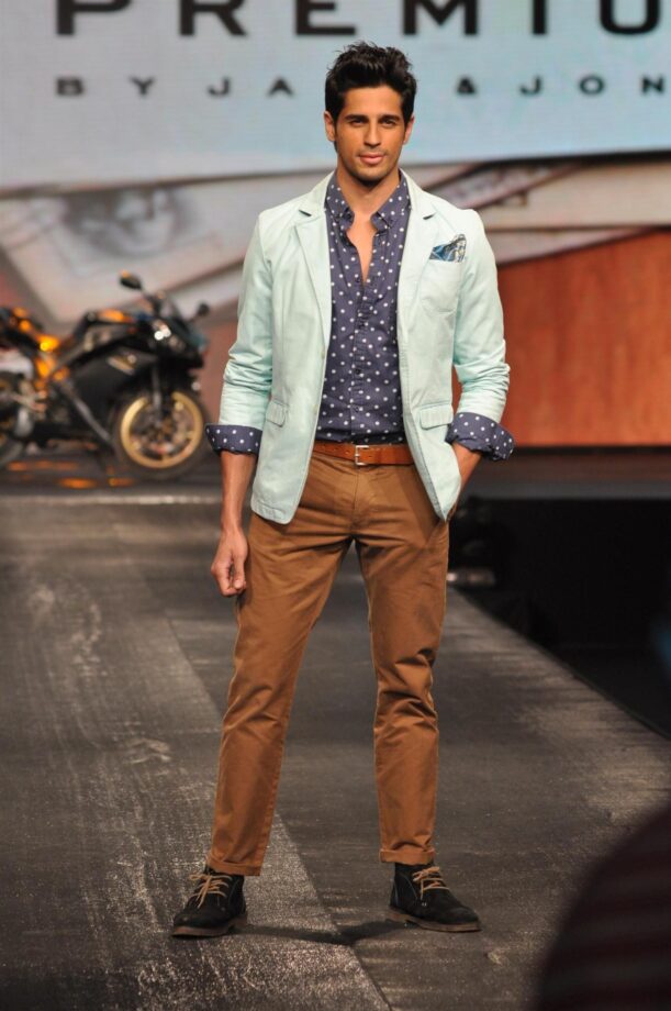 Sidharth Malhotra’s Dressing Style Revealed - 3