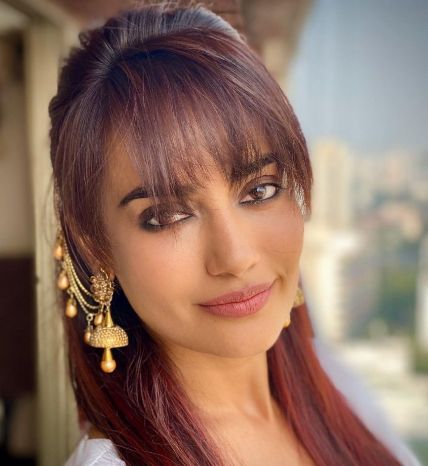 Take Cues From Surbhi Jyoti's Bold Eye Makeup Looks For Upcoming Wedding Season 833463