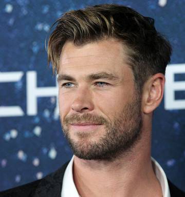 These Hairstyles From Chris Hemsworth Are Jaw-Dropping 6