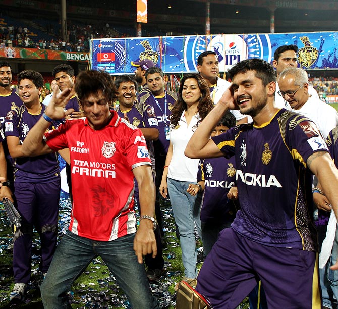 Top 5 adorable moments of Shah Rukh Khan with his KKR team you cannot miss - 1