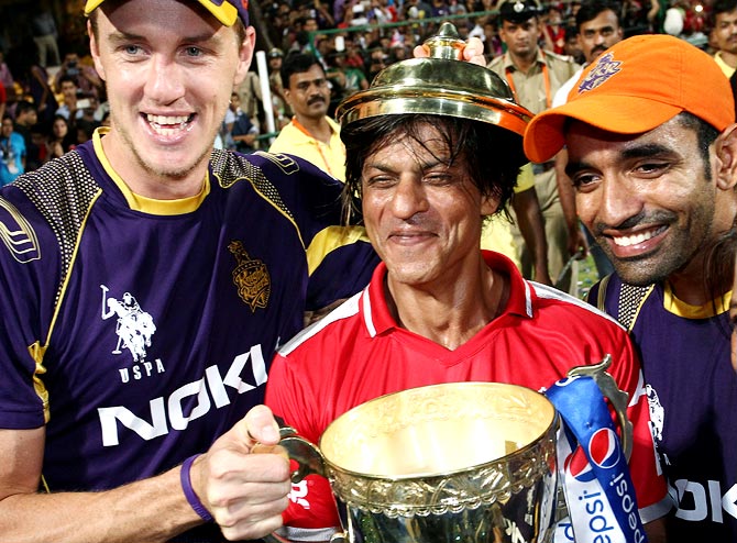 Top 5 adorable moments of Shah Rukh Khan with his KKR team you cannot miss - 2