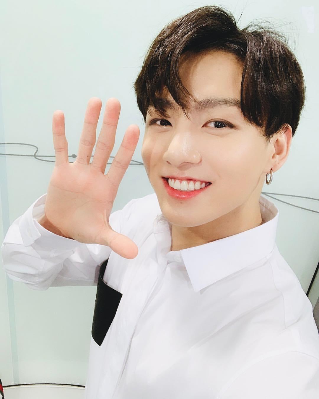 Top SELFIE Moments Of Jungkook That You Can't-Miss 9