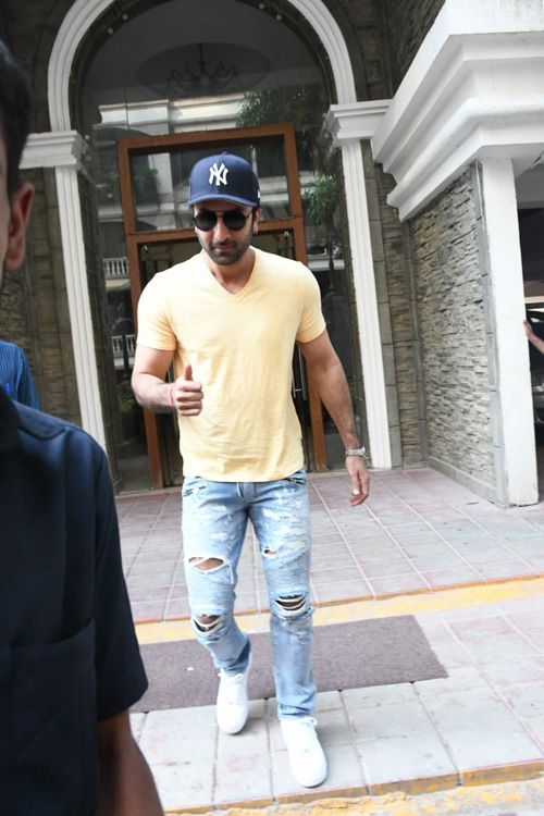 Varun Dhawan, Vicky Kaushal, Ranbir Kapoor: 5 Ways To Style Your Jeans For Parties - 4