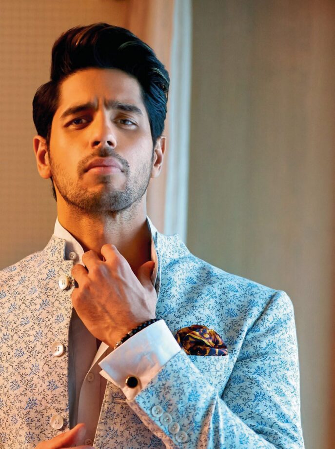 Want silky smooth hair like HOT Sidharth Malhotra? Know his daily hair care routine - 0