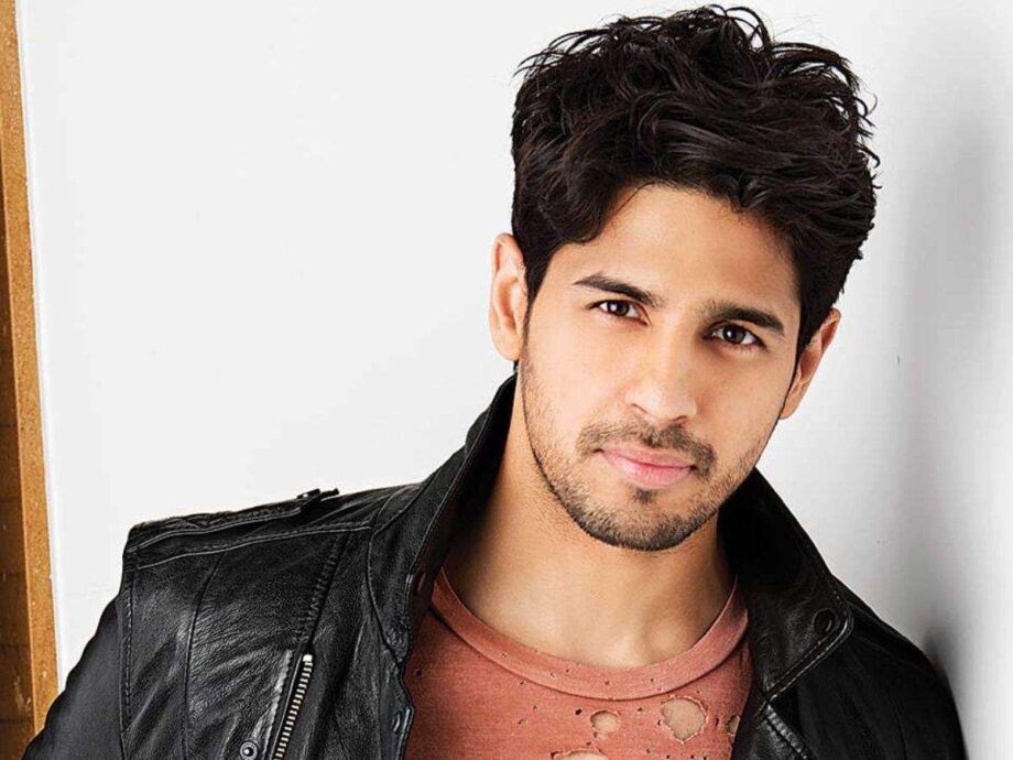 Want silky smooth hair like HOT Sidharth Malhotra? Know his daily hair care routine - 2