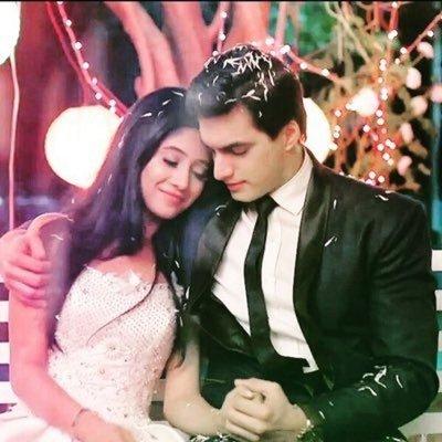 Yeh Rishta Kya Kehlata Hai: Check Out; KAIRA's BLACK And WHITE Collection That Can Inspire Your Next Look 2