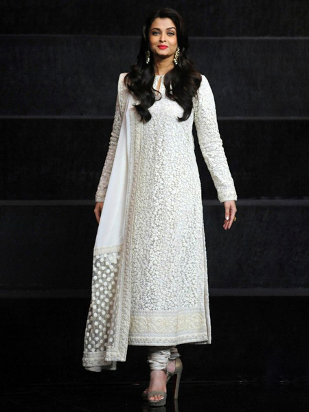 5 Aishwarya Rai Bachchan’s Ethnic Suits Give You Inspiration For Your Next Pair - 1