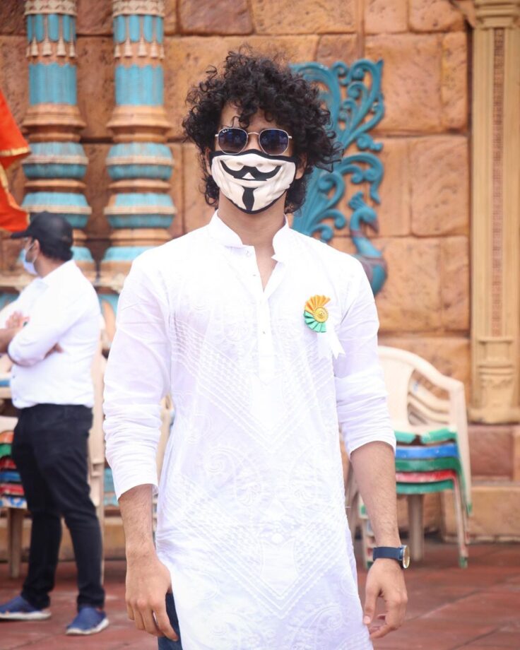 Sumedh Mudgalkar, Shaheer Sheikh To Mohsin Khan: Here’s What Star Style Looks Like In The ‘Mask Fashion’ - 4