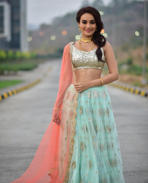 Erica Fernandes, Surbhi Jyoti and Nia Sharma’s ultra-glamorous outfit for your at-home Diwali celebrations - 4