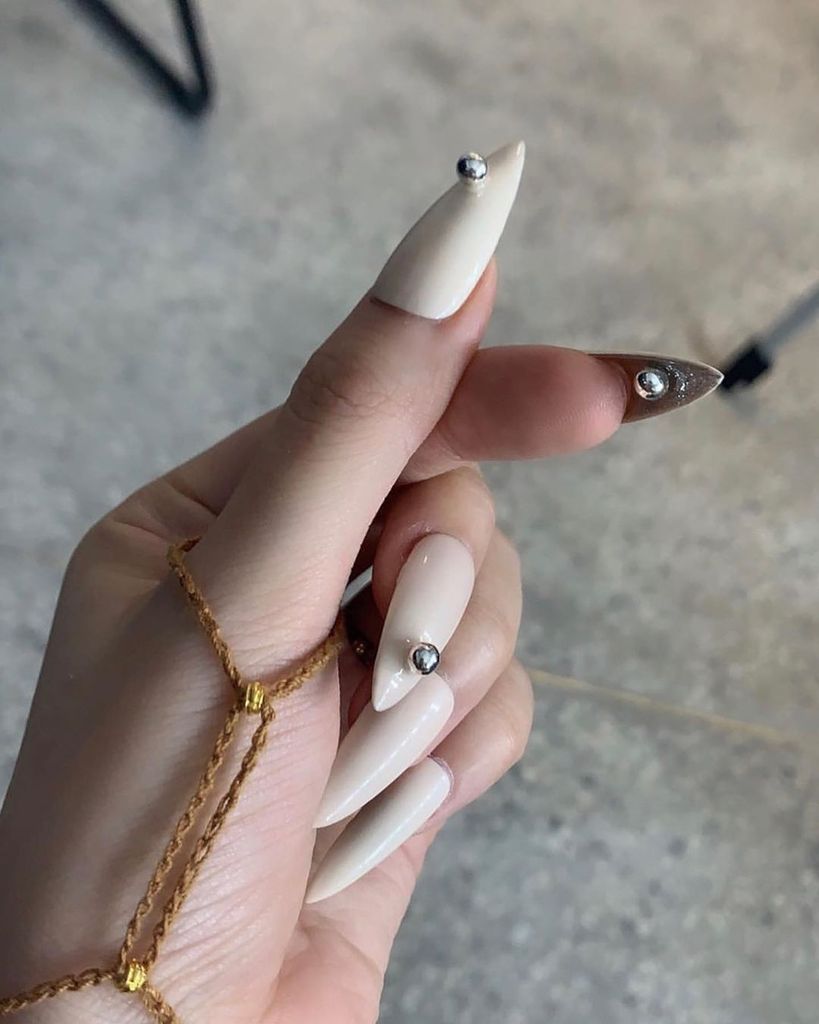 Be Simple Yet Beautiful: Steal These Elegant Nail Art Style From BLACKPINK's Jisoo 2