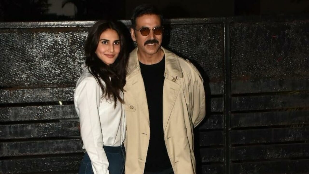 'Bellbottom' duo Akshay Kumar and Vaani Kapoor stylishly arrive back in Mumbai!!