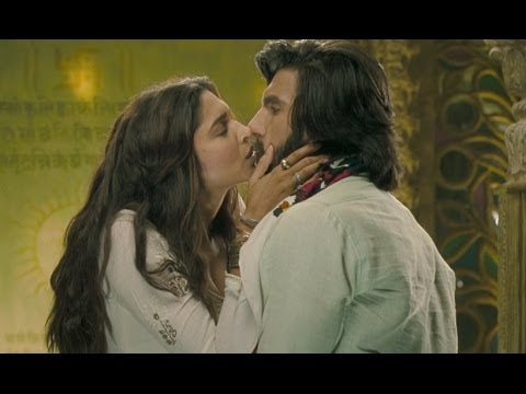 Deepika Padukone And Ranveer Singh’s Hottest Kissing Moments That Went Viral - 1