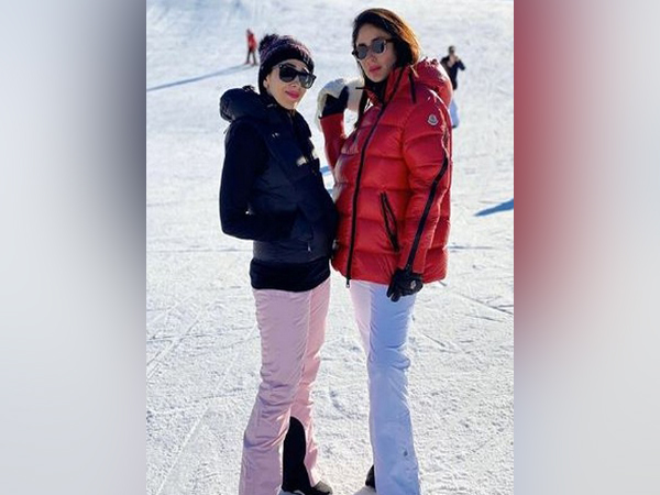 Here’s How Kareena Kapoor And Karisma Kapoor Spend Their Holidays! - 5