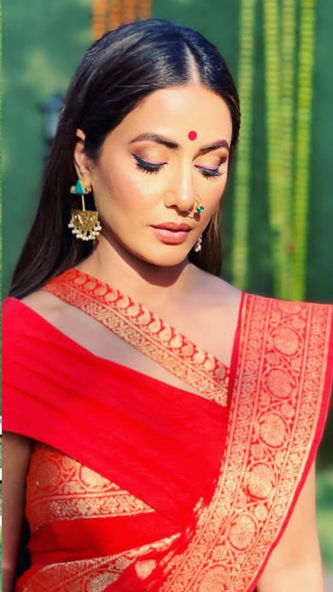 Hina Khan, Jennifer Winget, Erica Fernandes: Hot In RED Traditional Saree 3