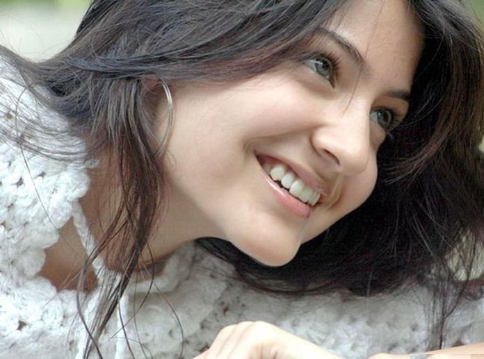 How Anushka Sharma Looks Expressive Without Makeup? Know Her Beauty Secrets - 3