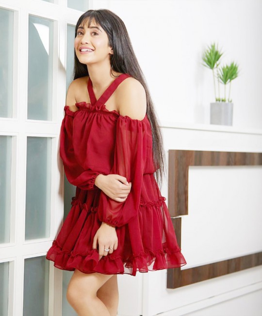 Jennifer Winget, Shivangi Joshi, Nia Sharma’s Obsession For Red Outfits And We Have Enough Proof! - 1