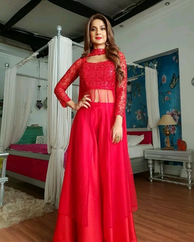 Jennifer Winget, Shivangi Joshi, Nia Sharma’s Obsession For Red Outfits And We Have Enough Proof! - 4