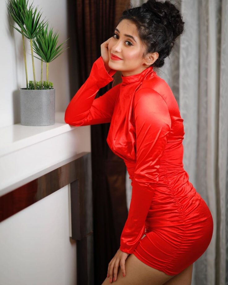 Jennifer Winget, Shivangi Joshi, Nia Sharma’s Obsession For Red Outfits And We Have Enough Proof! - 5