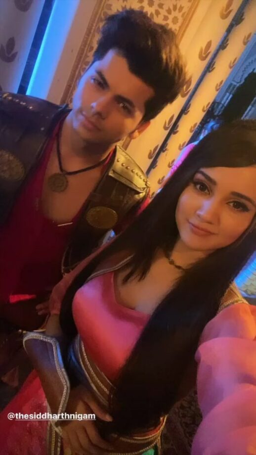 Siddharth Nigam And Ashi Singh’s top on-set selfie moments - 2