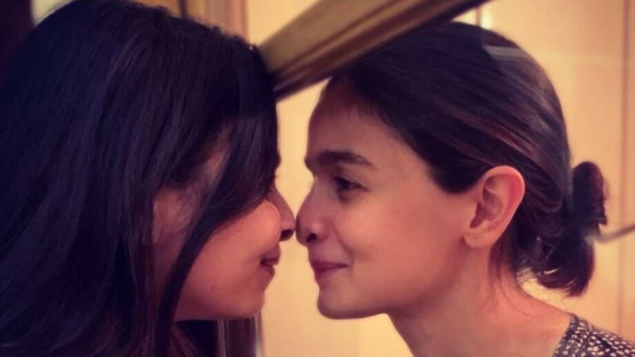 The CUTEST photos of Alia Bhatt And Sister Shaheen Bhatt - 0