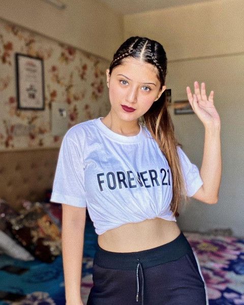 THESE Arishfa Khan’s Crop Top Caused a Sensation on Instagram 817981