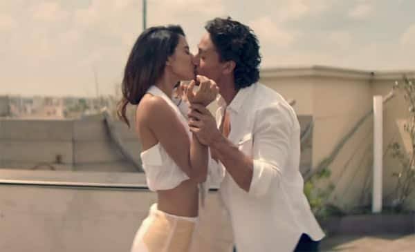 Tiger Shroff kissing Disha Patani openly; See Photos That Went Viral On Internet