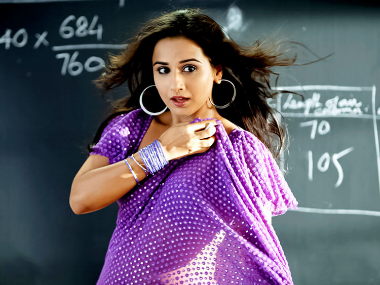 Top 5 Looks Of Vidya Balan Showing Off Hotness, See Pictures - 3