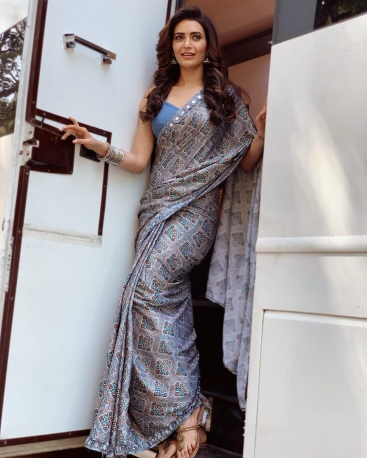 Mouni Roy, Ankita Lokhande And Karishma Tanna’s Hot Saree Looks Are Hard to Miss - 6