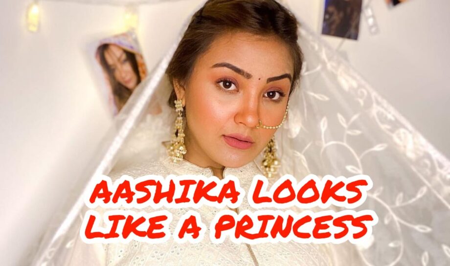 Aashika Bhatia looks like a divine princess in white anarkali, check out photo