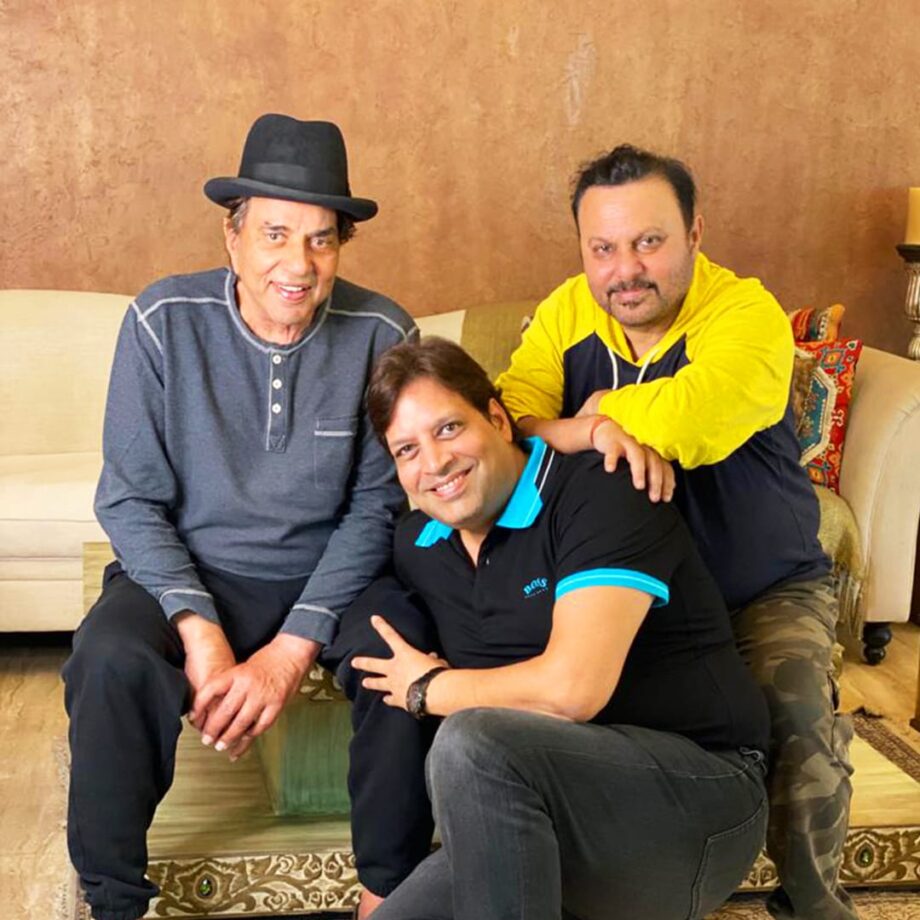 After the cult blockbuster film “Apne”, director Anil Sharma & producer Deepak Mukut brings three generations of Deols – Dharmendra, Sunny Deol, Bobby Deol & Karan Deol together for it’s sequel “Apne 2” - 0