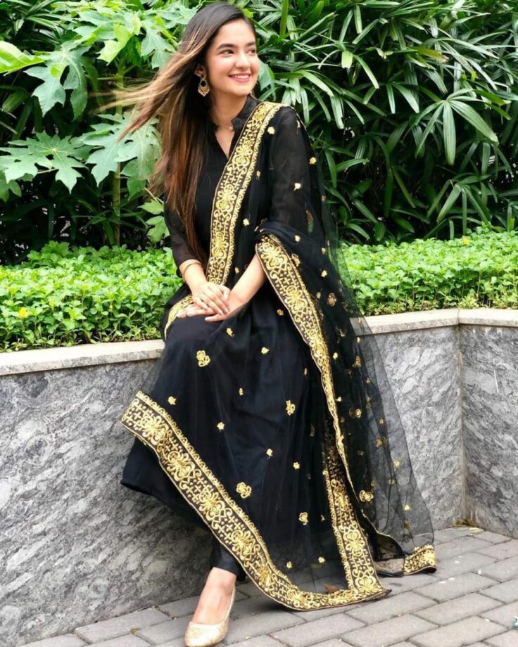 Anushka Sen Looking Gorgeous In These Black Outfits - 0