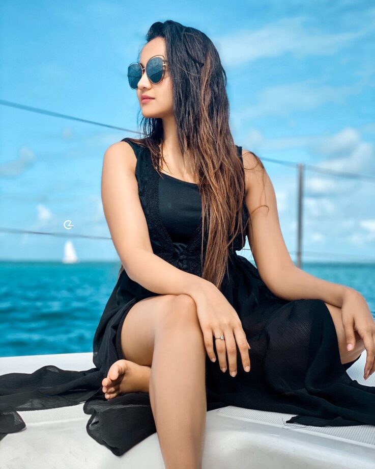 Ashi Singh Vs Jannat Zubair: Who Looked Radiant In Lovely Black Slip Dress? - 1