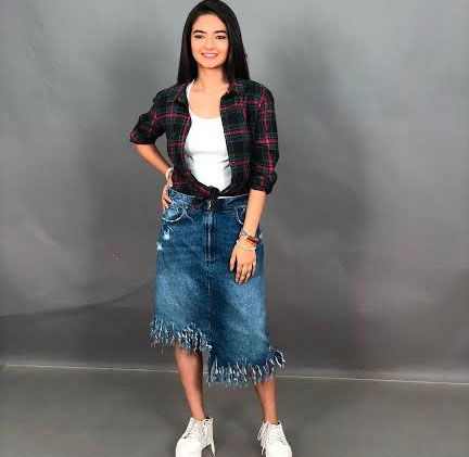 Avneet Kaur, Jannat Zubair, Anushka Sen: Hot in shirt skirt - 1