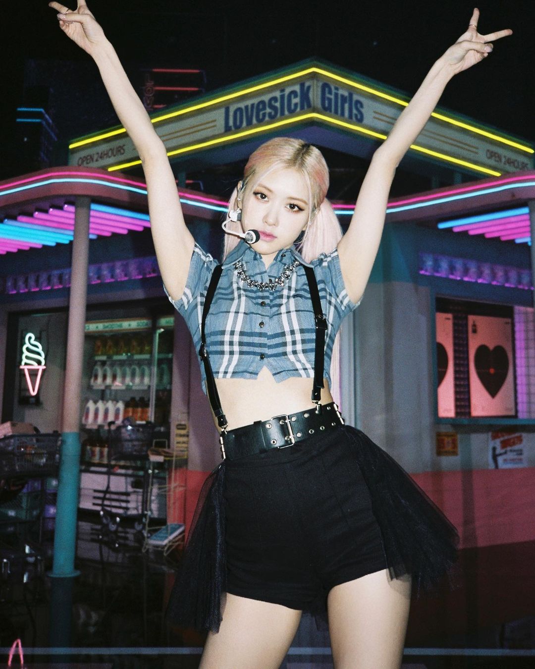 BLACKPINK's Rose VS Jisso VS Jennie VS Lisa: Who's The HOTTEST Babe In Crop Top? 2