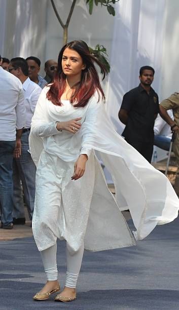 CUTENESS ALERT: Aishwarya Rai Bachchan, Anushka Sharma And Priyanka Chopra’s Best Fashion Moments In White - 1