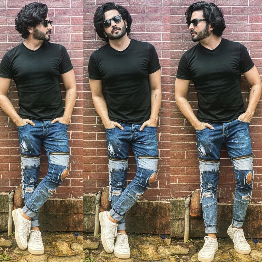 Dheeraj Dhoopar’s Denim Fashion Sets Instagram On Fire; See Pics - 1