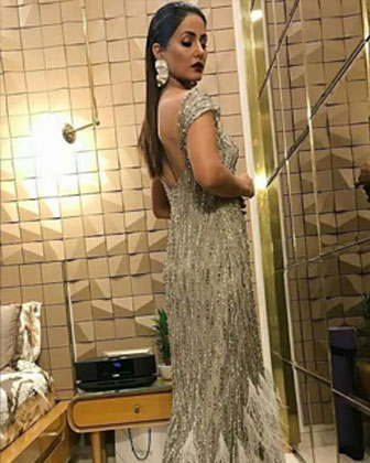 Erica Fernandes, Hina Khan, Karishma Tanna’s Bathroom Snaps Are Too Hot To Handle! 6