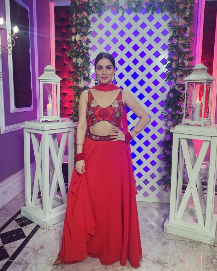 Get Diwali Fashion Ready: Take inspiration from Shraddha Arya, Anita Hassanandani, Hina Khan & Karishma Tanna’s wardrobe - 4