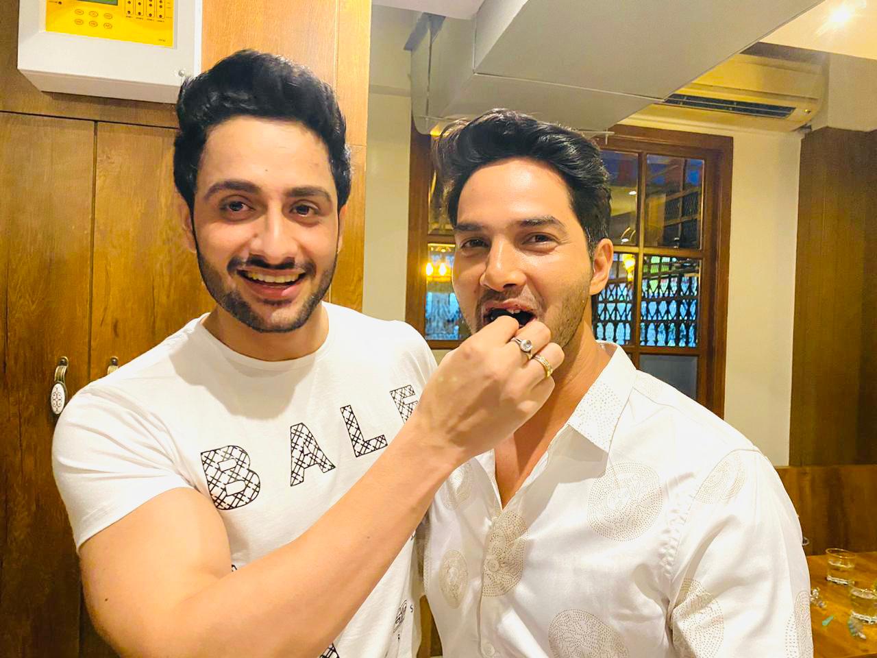 Guddan Tumse Na Ho Payega actor Pratham Kunwar has a fabulous birthday celebration on set