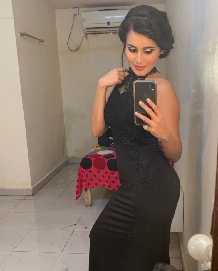 Hina Khan, Reem Shaikh, Rhea Sharma: Unseen hot pictures in bodycon outfits - 2