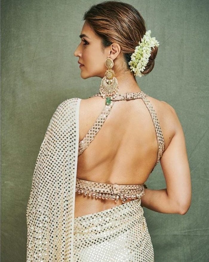 Hottie Alert: Ace the HOT 'backless' fashion look like Kriti Sanon 1