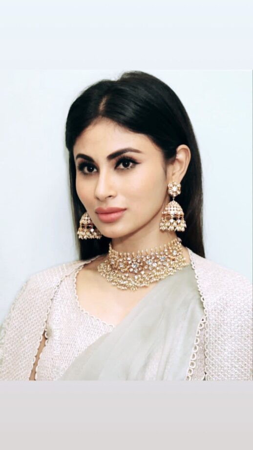 How To Style Golden Jewellery? Take Tips From Mouni Roy, Ashi Singh, Hina Khan - 3