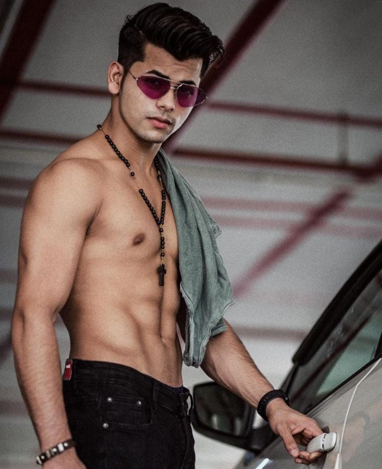 Is Siddharth Nigam struggling? 839256