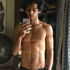 Ishaan Khatter's Mirror Selfies Are Too Cute 1