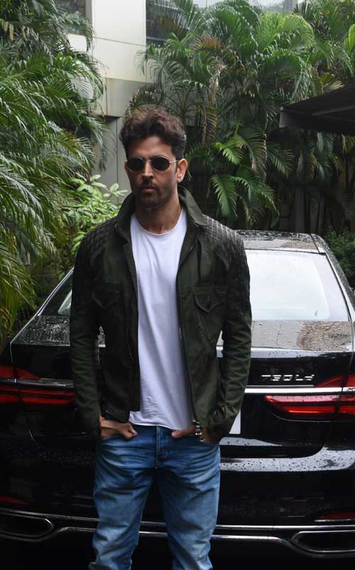 Jacket looks of Hrithik Roshan and Vicky Kaushal - 1