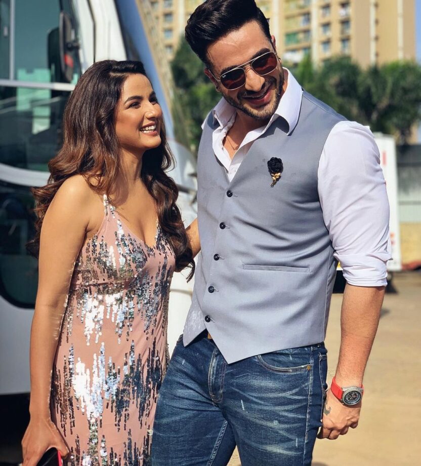 Relationship Goals: Netizens just can’t stop gushing over Aly Goni and Jasmin Bhasin’s candid photos - 6