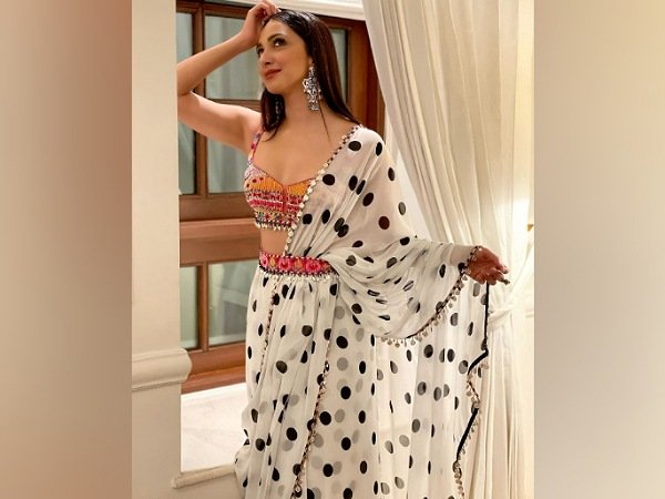 Kiara Advani Looks Drop Dead Gorgeous In Polka Dot Saree - 0