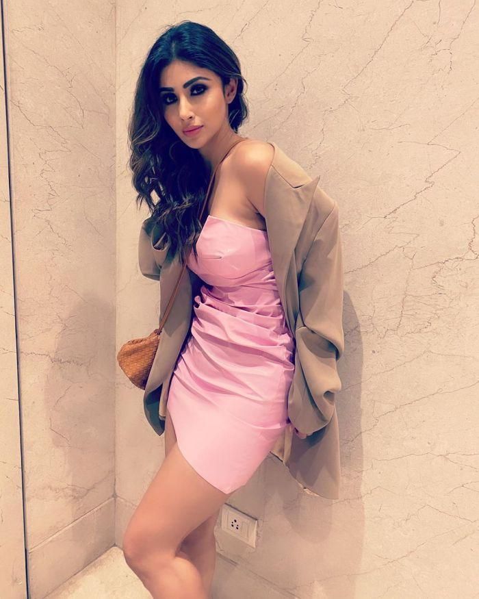 Mouni Roy, Divyanka Tripathi, Jennifer Winget: Hot in bodycon dresses  - 0