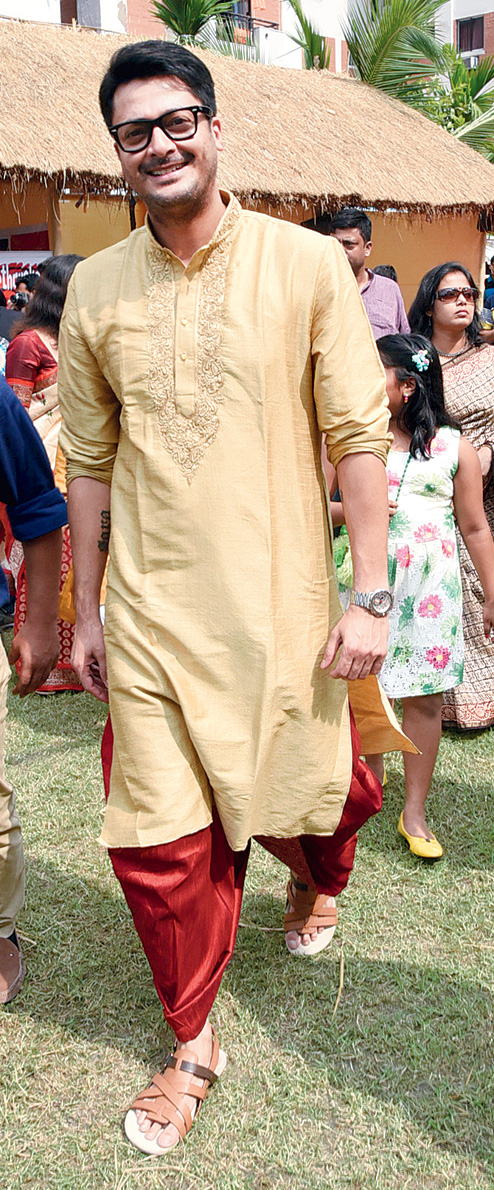 Prosenjit Chatterjee, Dev, Jisshu Sengupta: Best Traditional Kurta Pyjama Looks